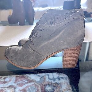 TOMS Lunata Suede Lace Up Ankle Bootie, Women's Size 9, Green